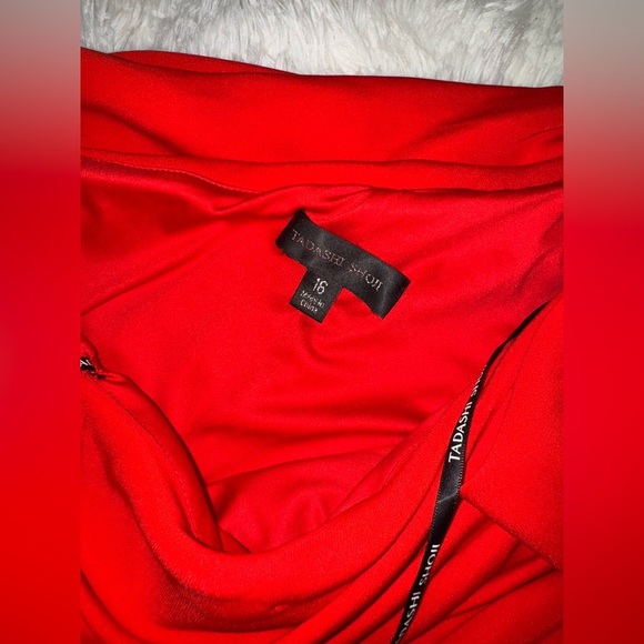 NWOT Tadashi Shoji One-Shoulder Bow Crepe Column Gown Sz 16 red rose - Picture 5 of 10